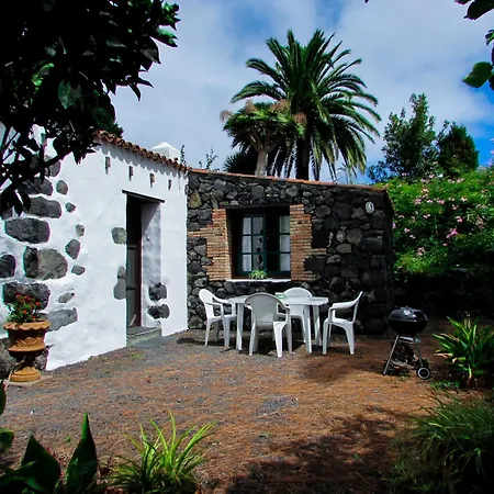 מלון La Bodega Casa Rural Con Piscina Y Jardines 3*